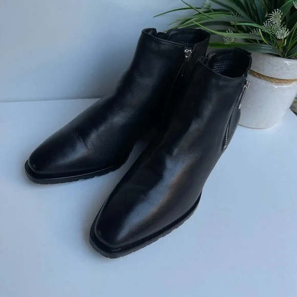 - AQUATALIA Nadie Black leather Waterproof booties size7.5 like New